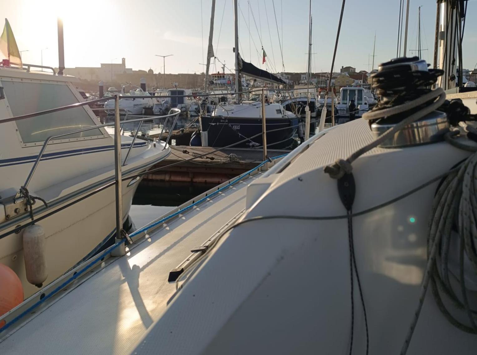 Barco A Vela Em Peniche - West Sailing Hotel Kültér fotó